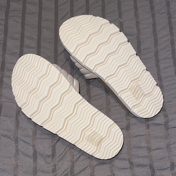 Sandals - Picture 2 of 3